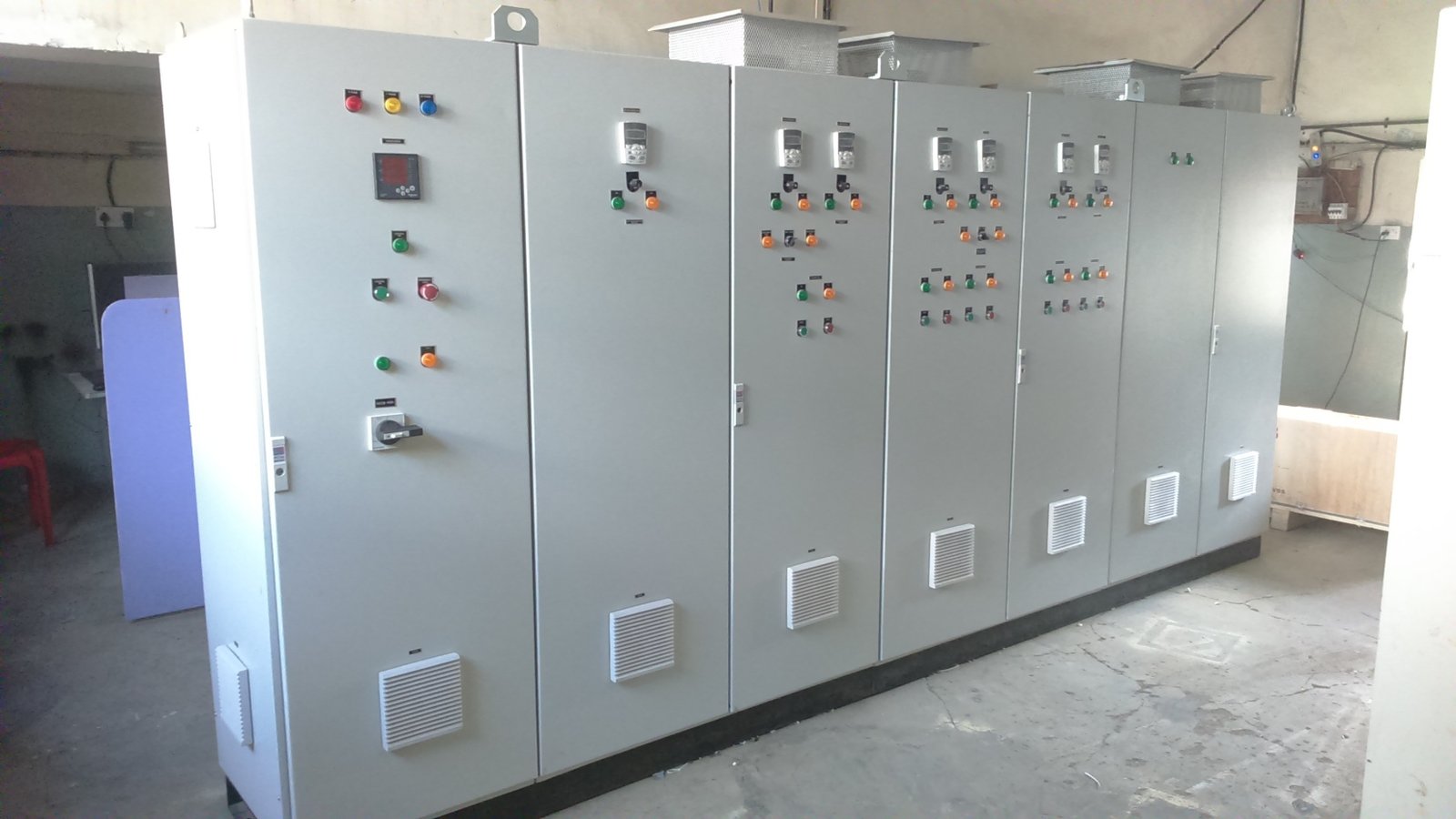 Wide control panel with multiple switches